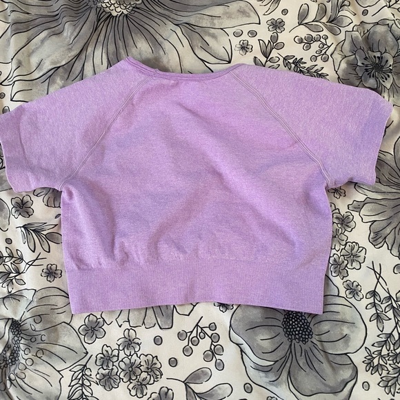 purple cropped workout tee - Picture 2 of 2